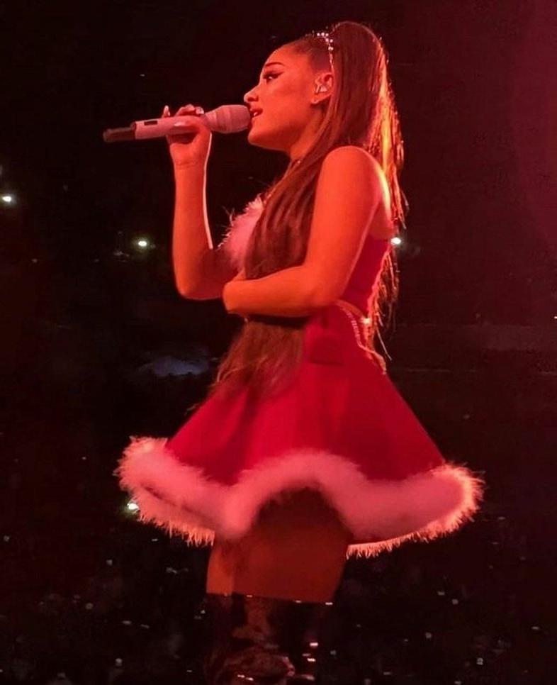 8P Ari With Boots On Tour