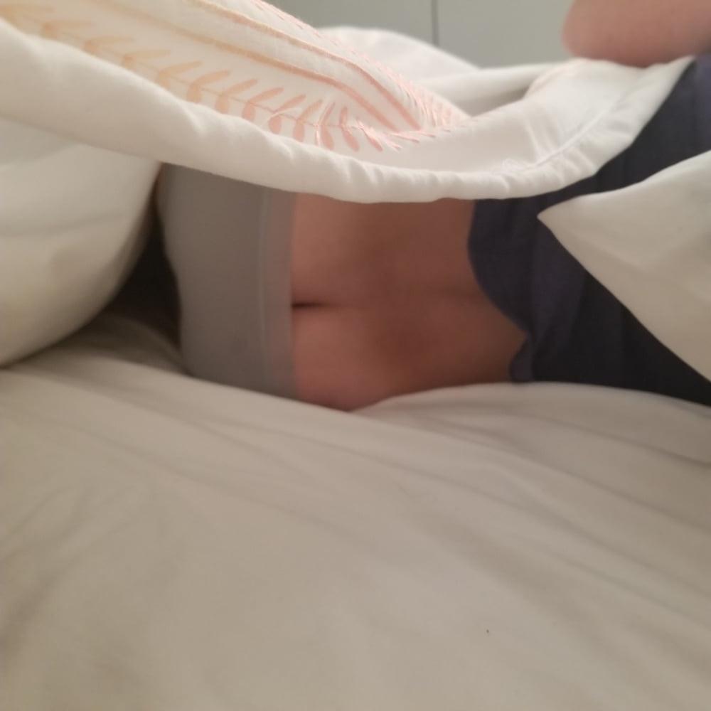 13P Wife randomly and unknowingly reveals her butt