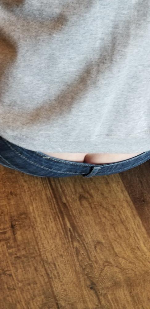 13P Wife randomly and unknowingly reveals her butt