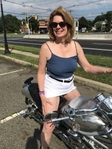 25P Sexy Mature White Whore Wife