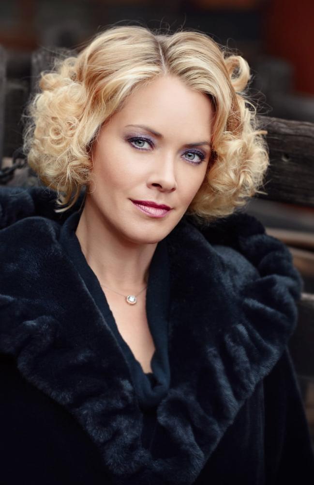 25P American film actress and fashion model Kristanna Loken