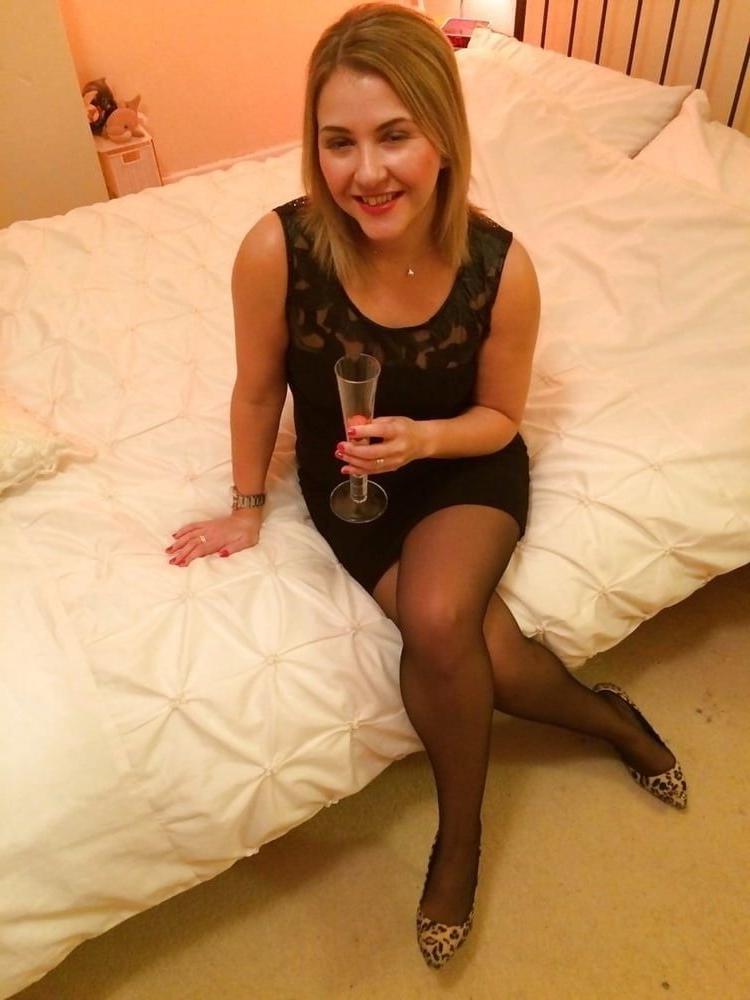 25P sexy UK Wife