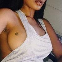 8P Ebony Escort