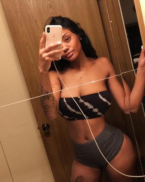 8P Ebony Escort
