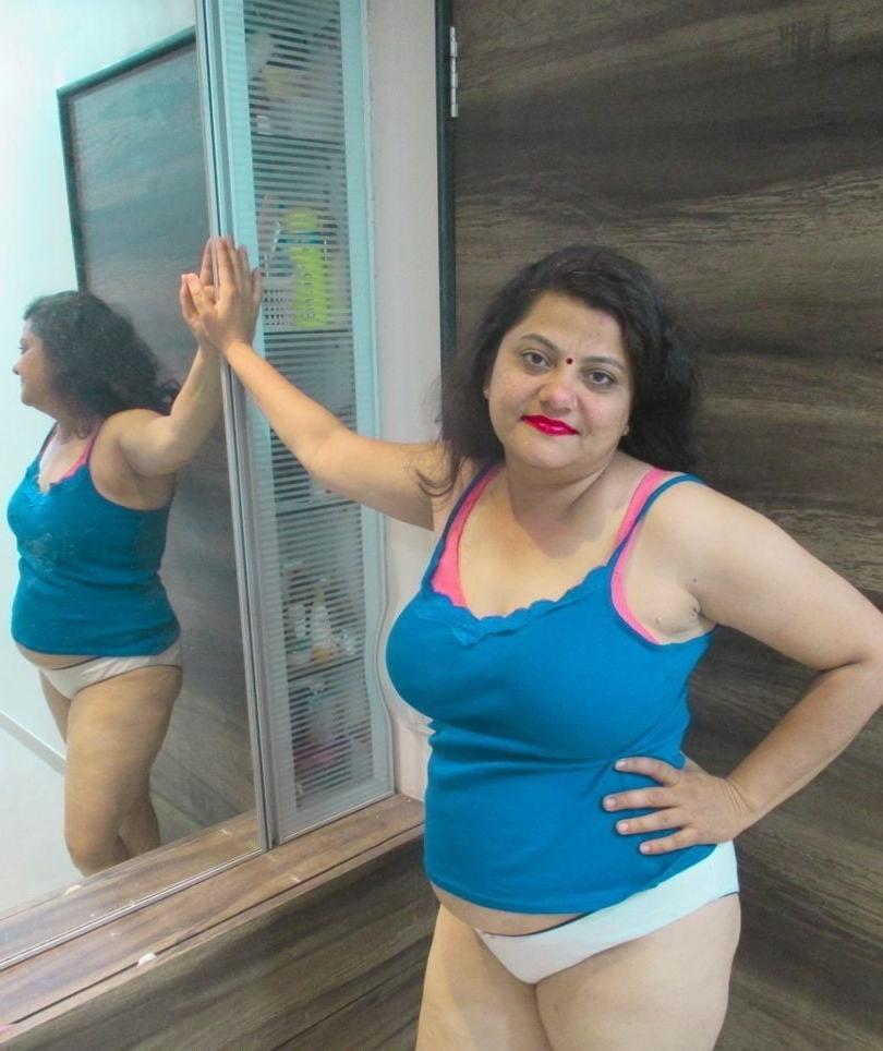 16P Hottest  Indian Aunties