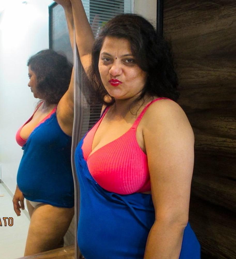 16P Hottest  Indian Aunties