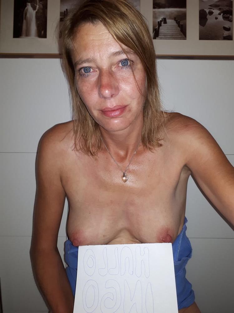 23P Hairy Sub. Wife from Germany