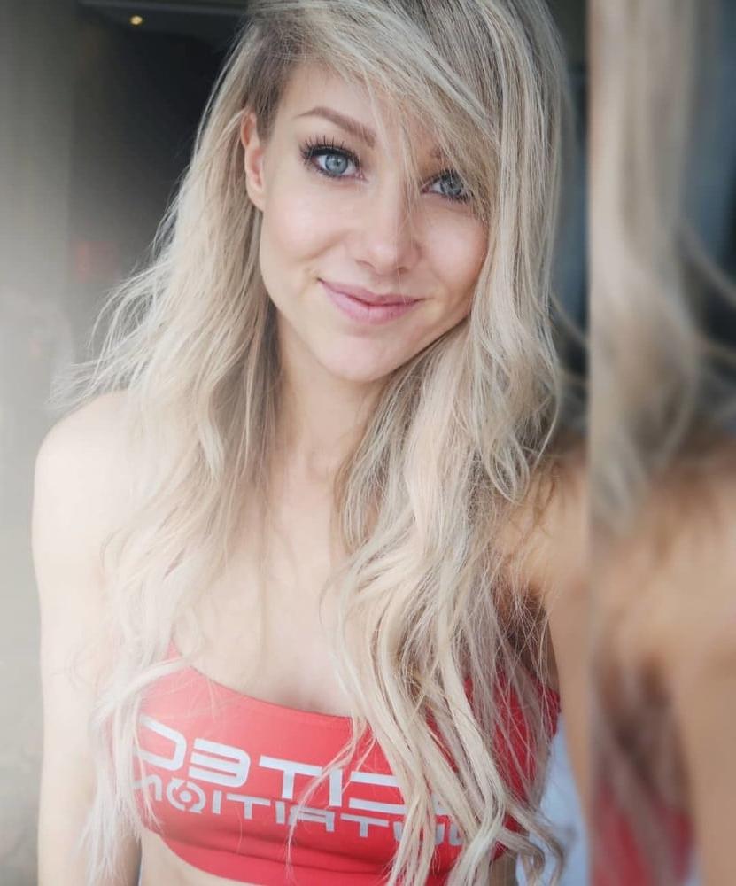 25P Sara Back - sexy swedish fitness model with big ass
