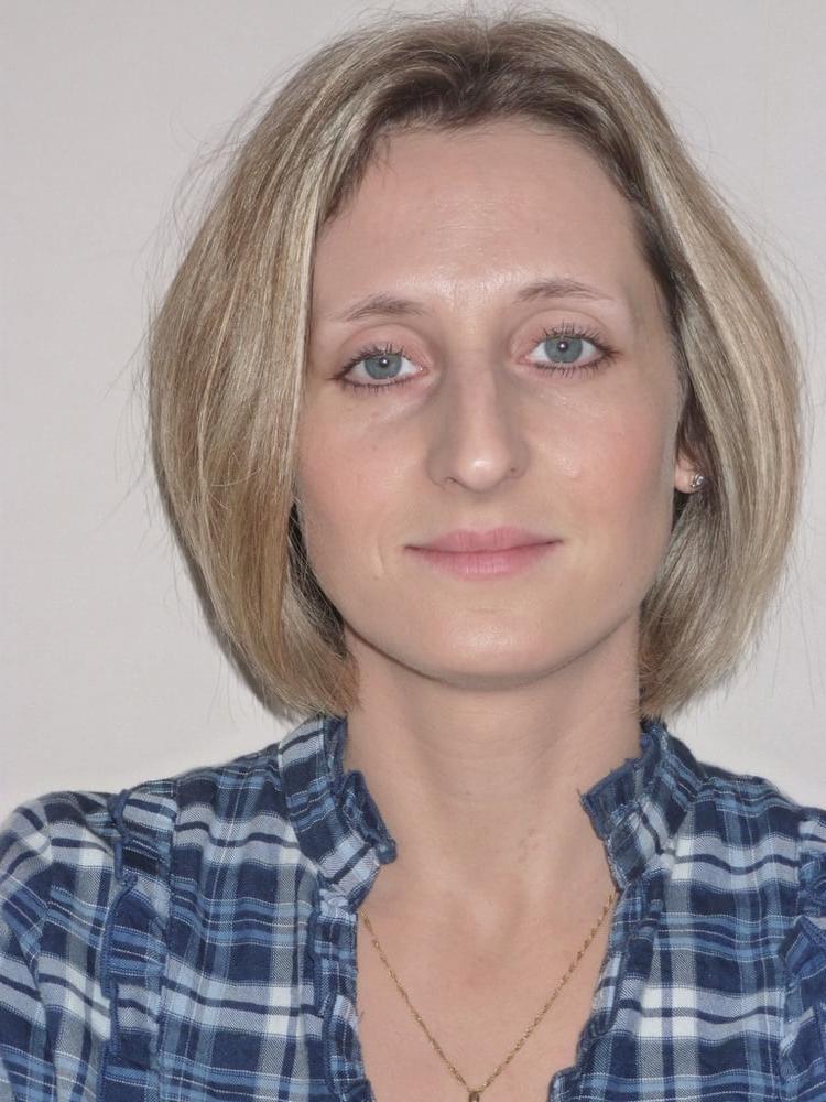 25P 4. French wife exposed