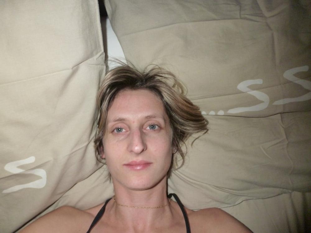 25P 4. French wife exposed
