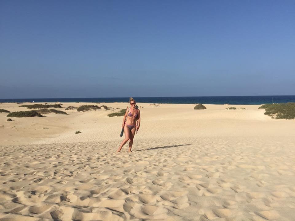 25P Zita Pataki (Hungarian Tv Presenter) Non-Nude MILF