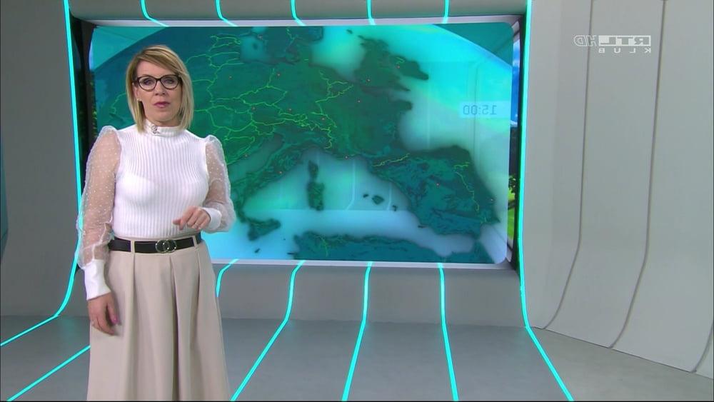 25P Zita Pataki (Hungarian Tv Presenter) Non-Nude MILF
