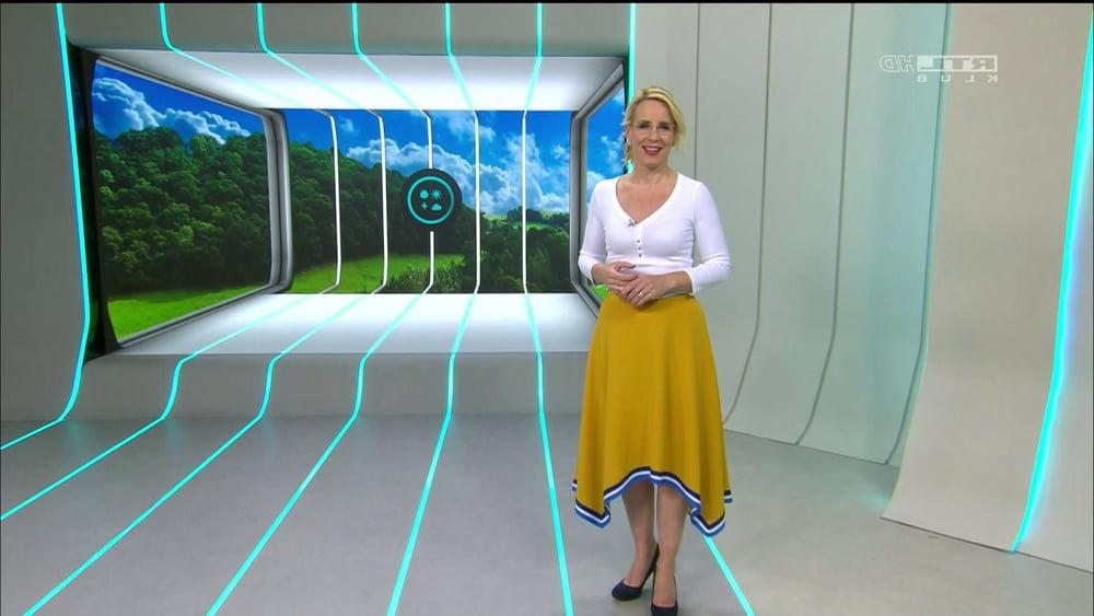 25P Zita Pataki (Hungarian Tv Presenter) Non-Nude MILF