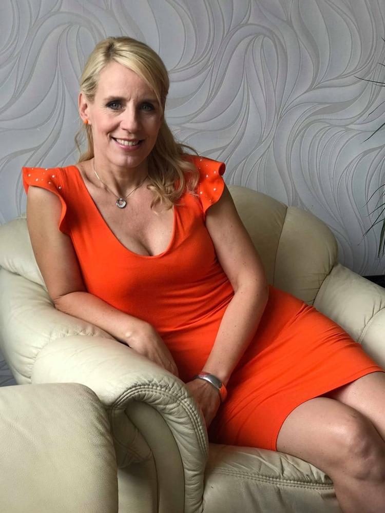 25P Zita Pataki (Hungarian Tv Presenter) Non-Nude MILF