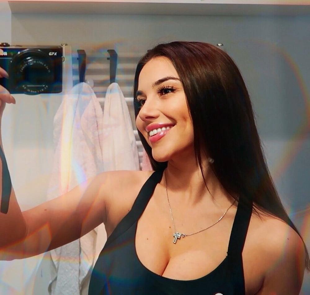 17P Influencer-Bitch 6
