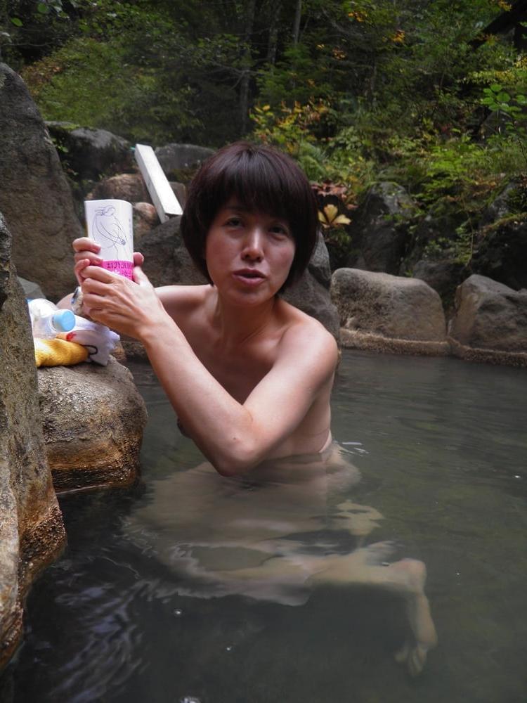 25P Japanese wife Shizuko outdoor bathing #002