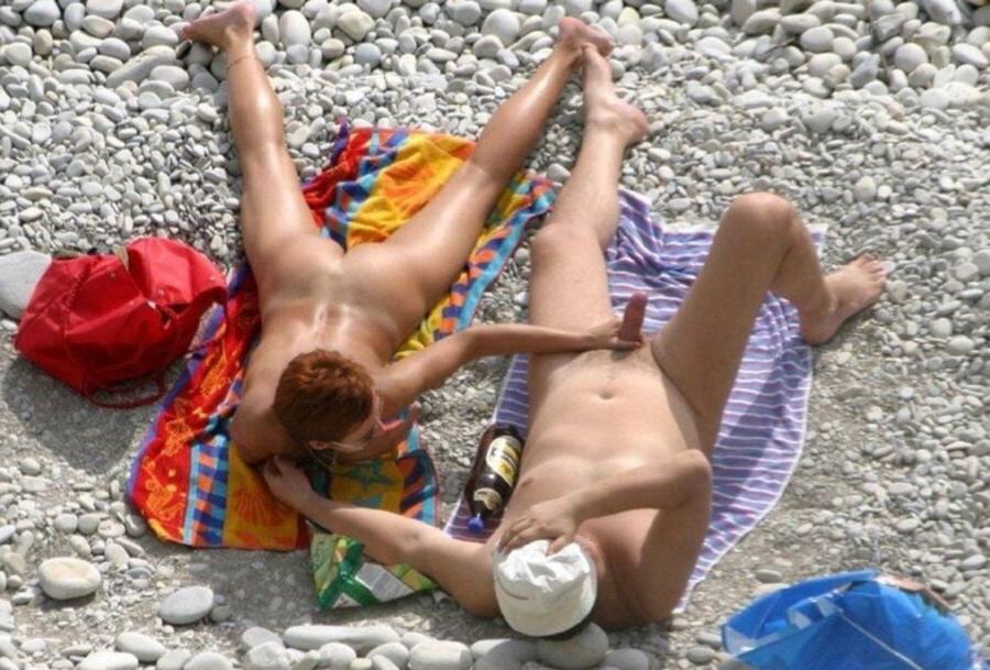 25P caught having sex outside  or just pure exhibitionists