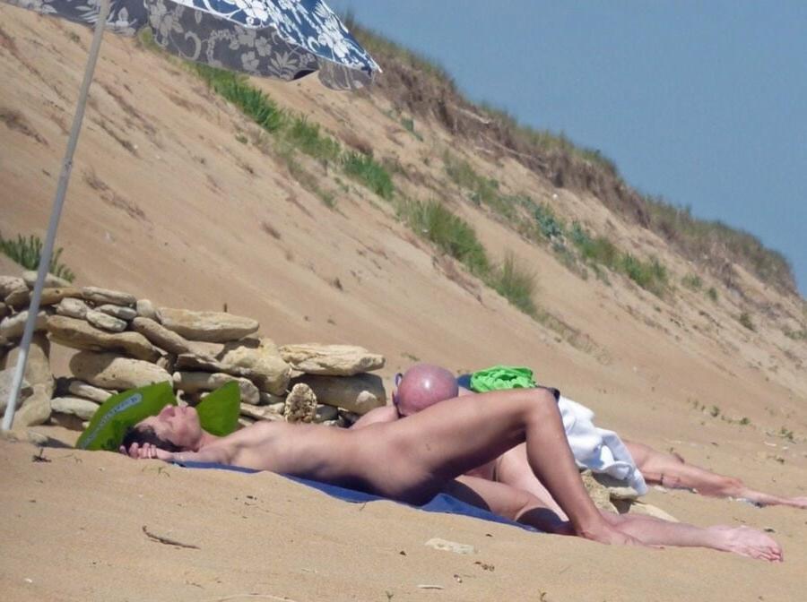 25P caught having sex outside  or just pure exhibitionists