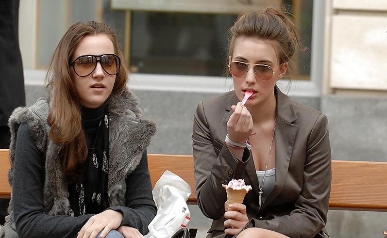 25P Street Fashion - straight european natural girls!