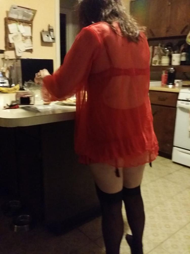 10P Mature Wife