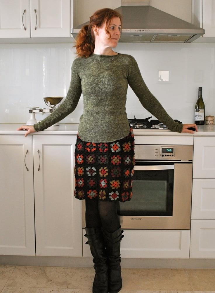 15P Pantyhosed 40-Somerthing Redhead Wife