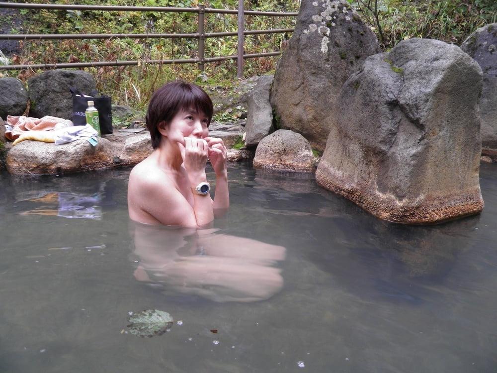 25P Japanese wife Shizuko outdoor bathing #003