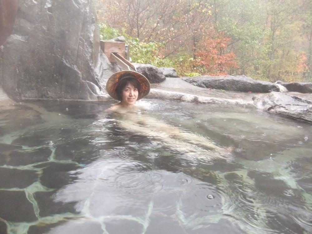 25P Japanese wife Shizuko outdoor bathing #001