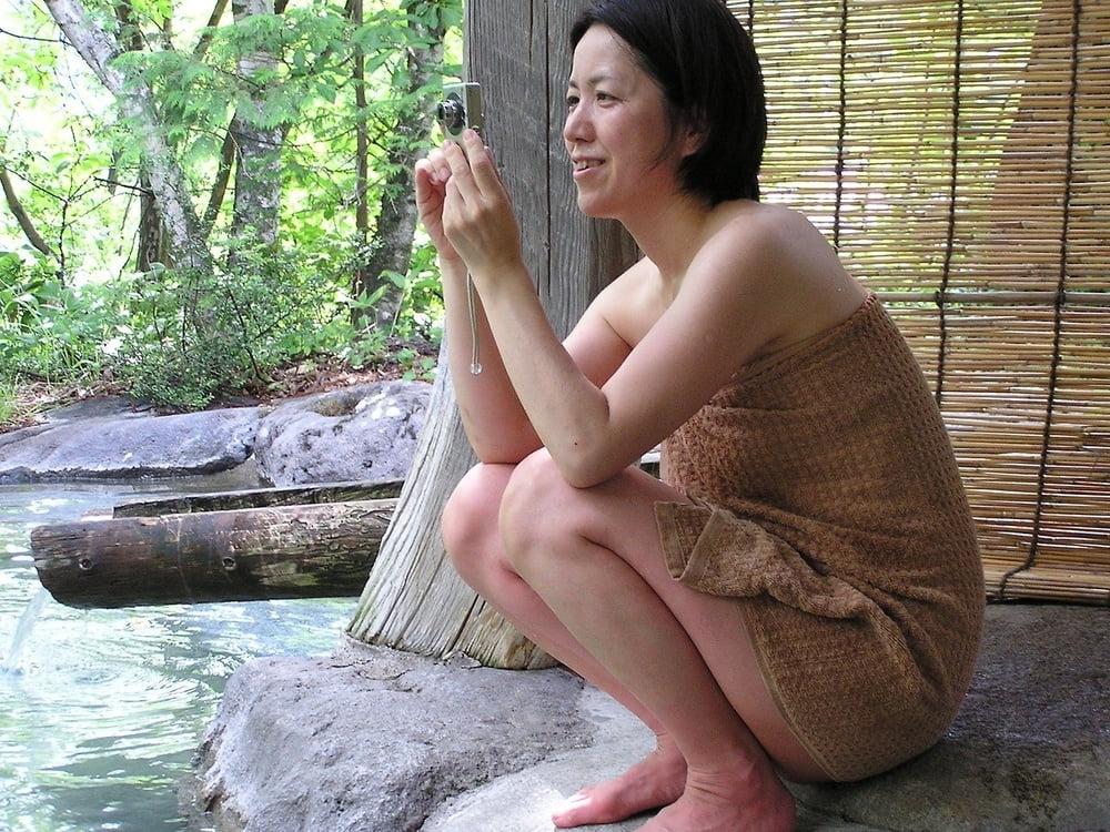 25P Japanese wife Shizuko outdoor bathing #001