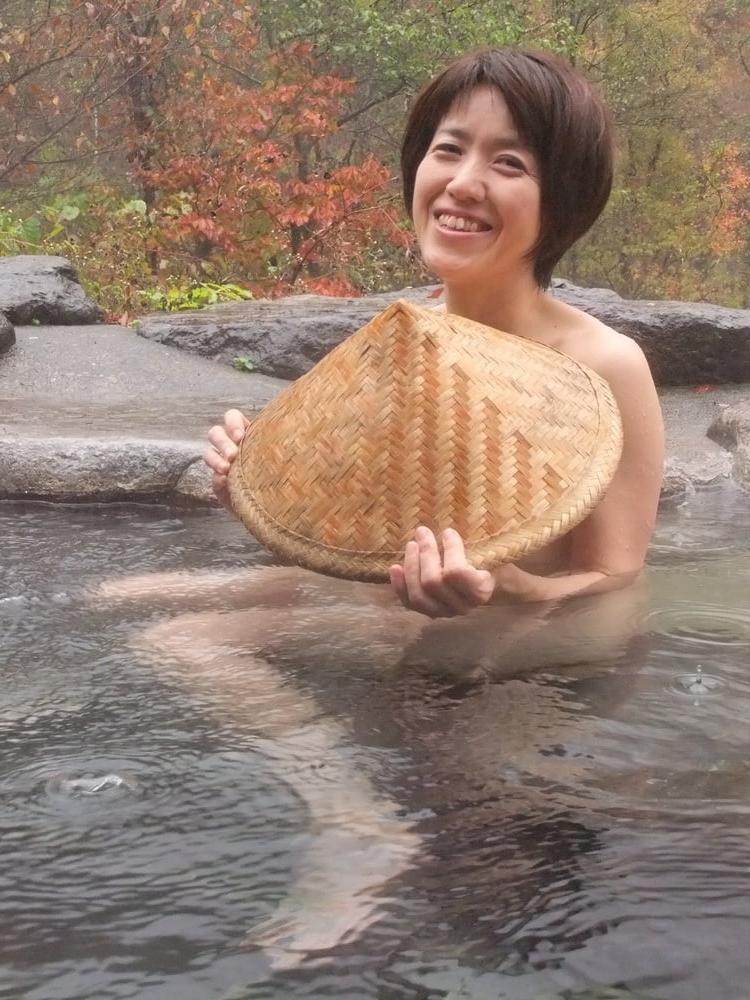 25P Japanese wife Shizuko outdoor bathing #001