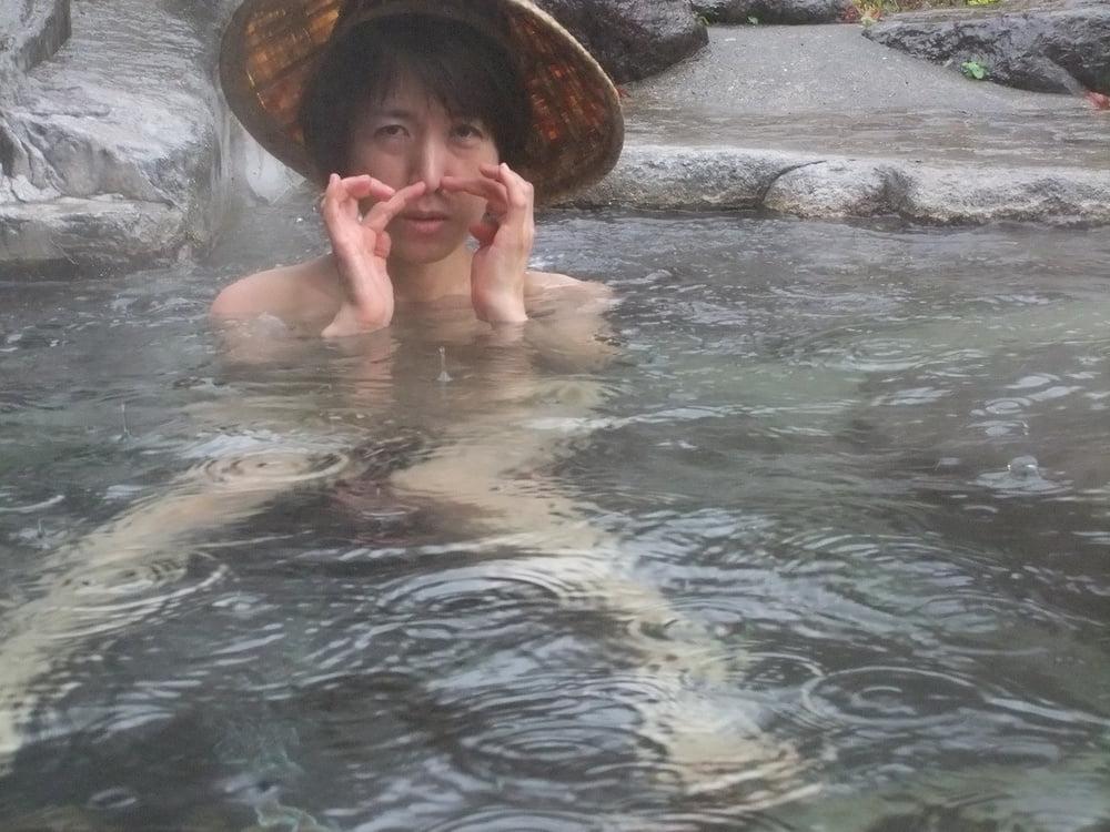 25P Japanese wife Shizuko outdoor bathing #001