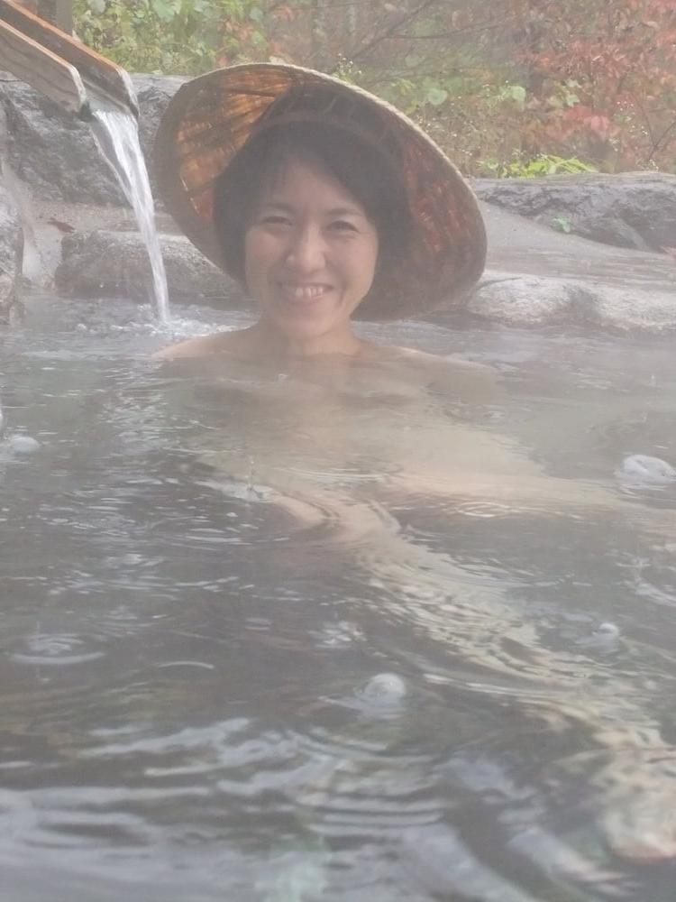 25P Japanese wife Shizuko outdoor bathing #001