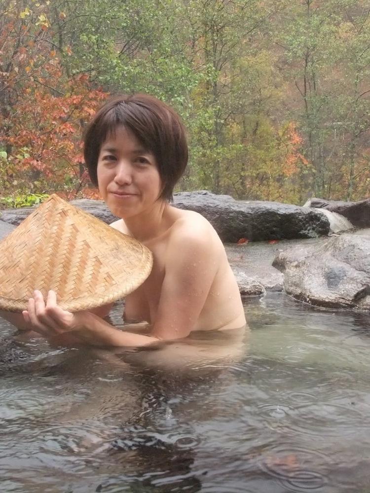 25P Japanese wife Shizuko outdoor bathing #001