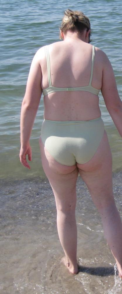 16P 751 - my wife Annett - naked and hairy on the beach