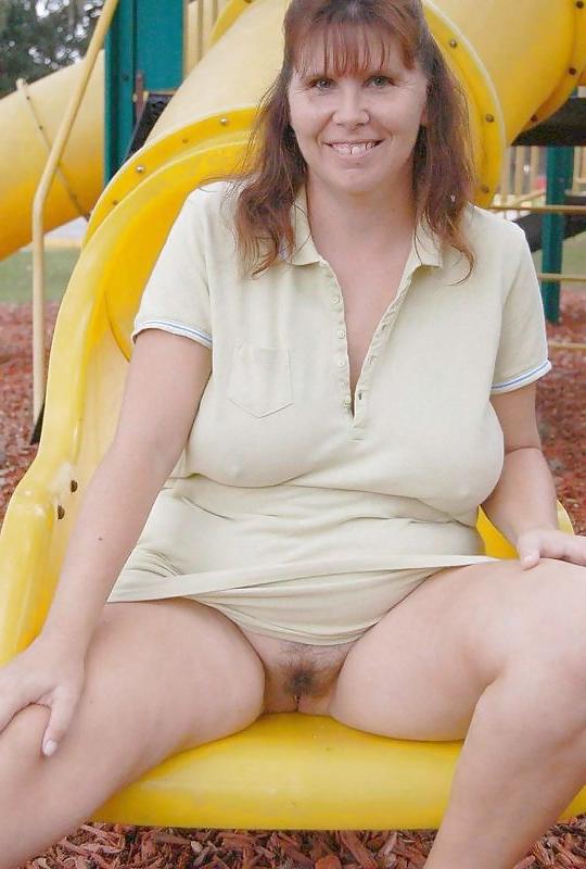 25P MILF flashing - 4
