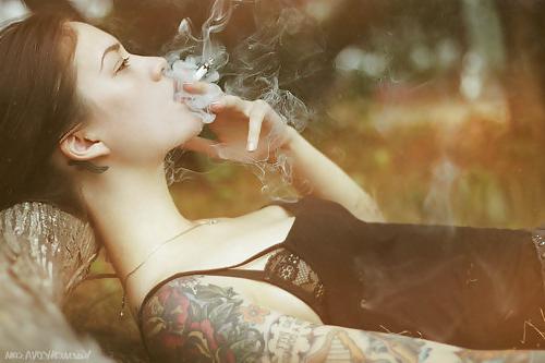 25P Smoking Girls