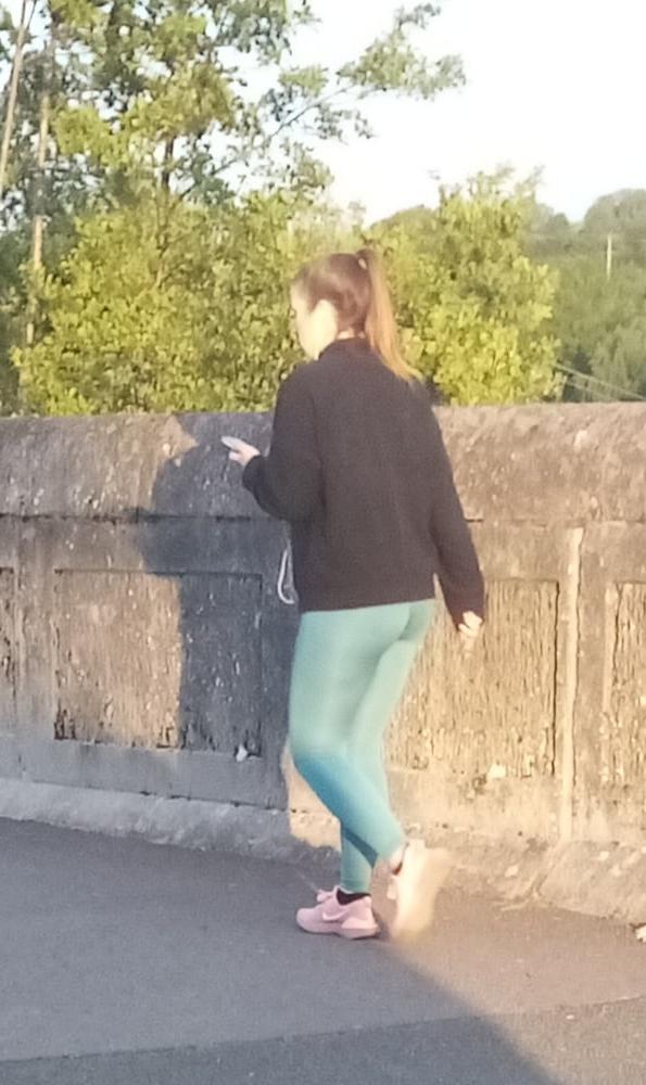 12P Big Ass In Leggings