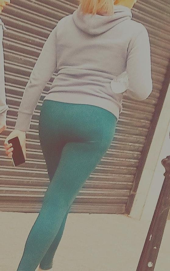 12P Big Ass In Leggings