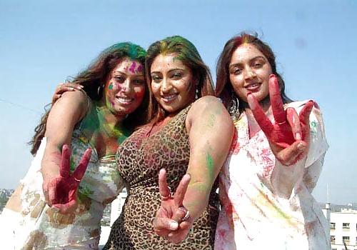 17P Indian girls playing holy