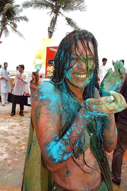 17P Indian girls playing holy