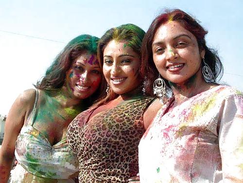 17P Indian girls playing holy