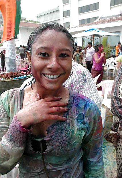 17P Indian girls playing holy