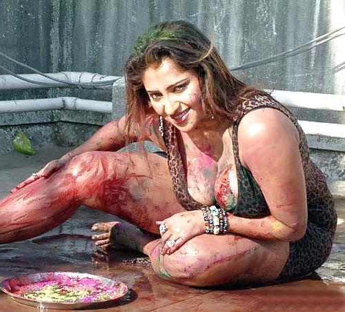 17P Indian girls playing holy