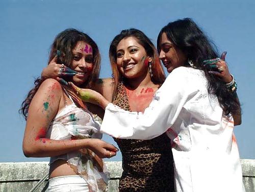 17P Indian girls playing holy