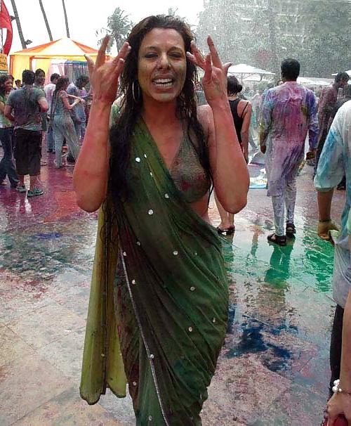 17P Indian girls playing holy