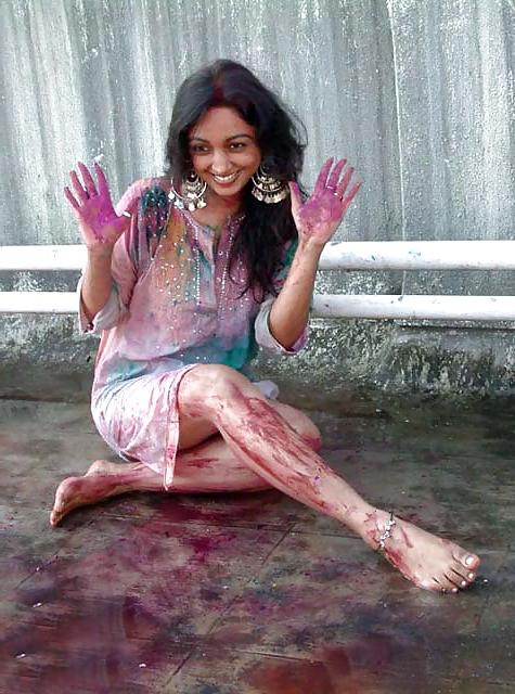 17P Indian girls playing holy