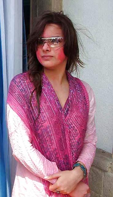 17P Indian girls playing holy