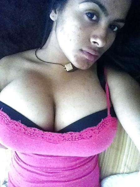 13P MASSIVE BOOBS ON INDIAN GIRL SELFSHOT PICS