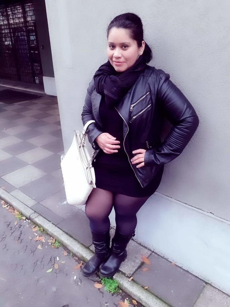 10P Latina slut