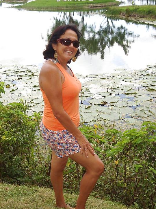 25P Facebook friend, Candida, divorced milf