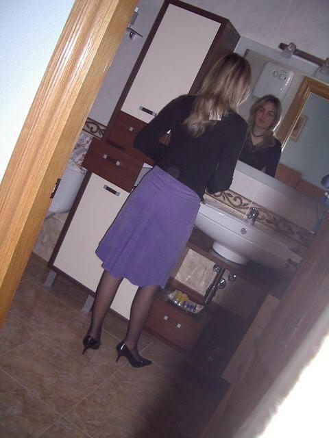 25P 3. Italian wife posing.